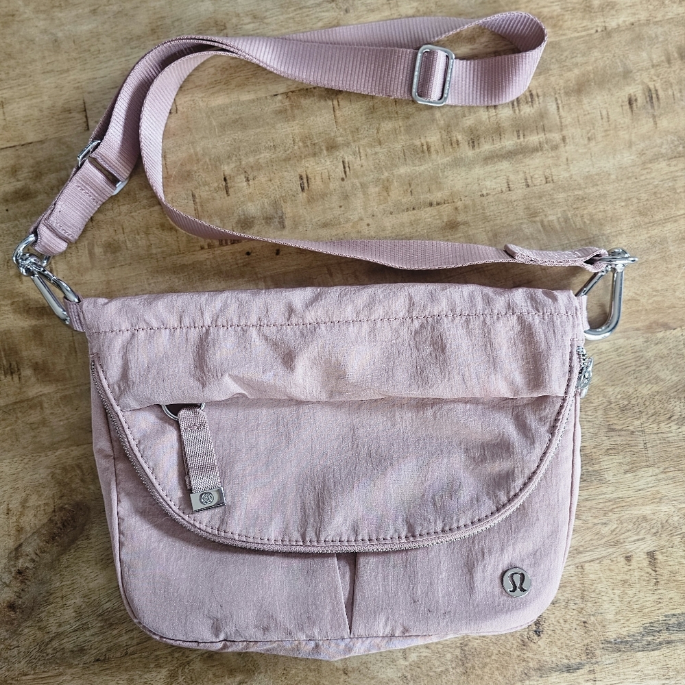 Lululemon // All Night Festival Bag